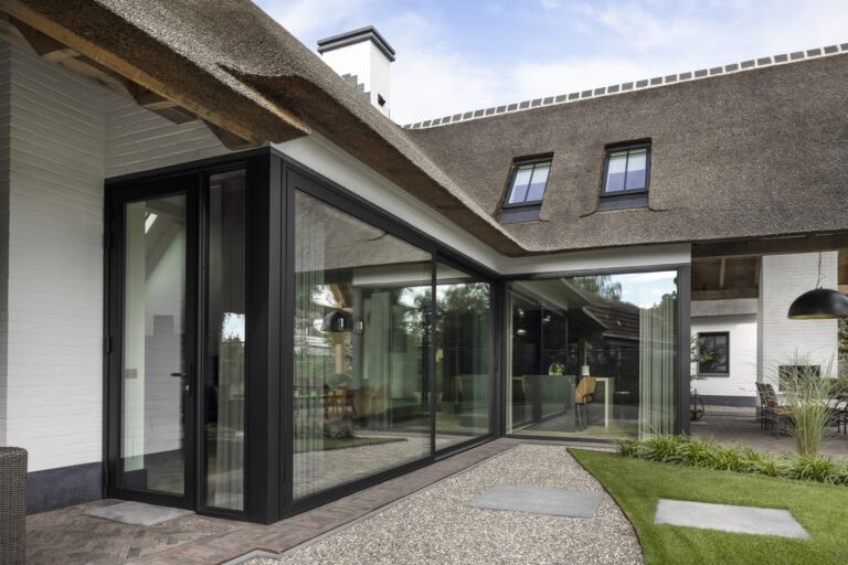 Royale aluminium schuifpui villa Budel